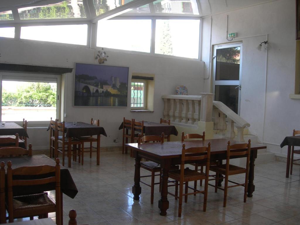 Hotel Les Acanthes Remoulins Kültér fotó