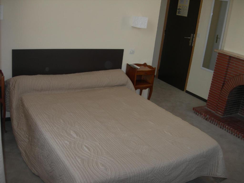 Hotel Les Acanthes Remoulins Szoba fotó